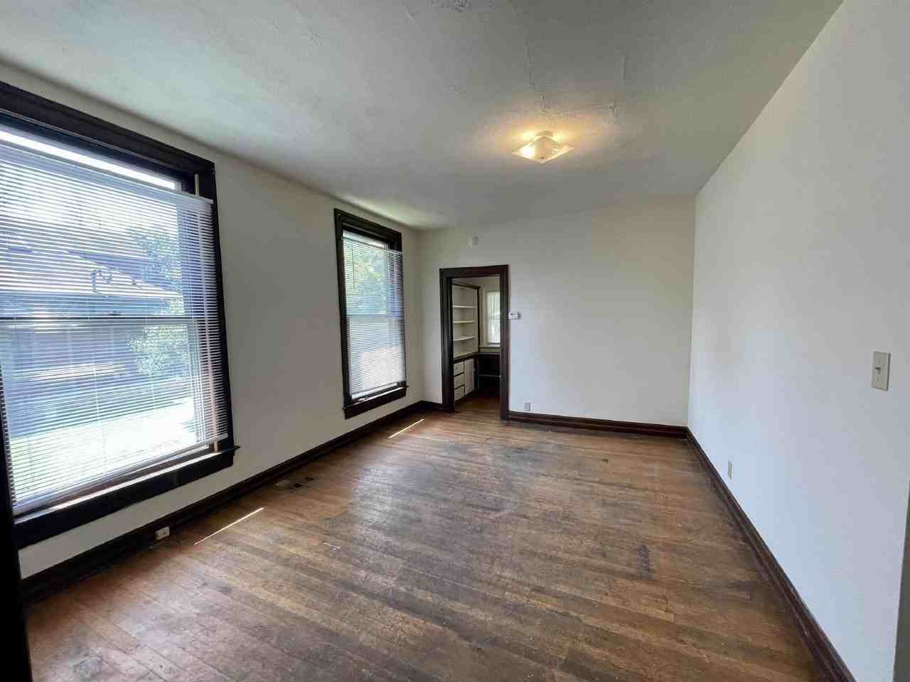 321 N Indiana Ave #1 - Photo 6 of 32