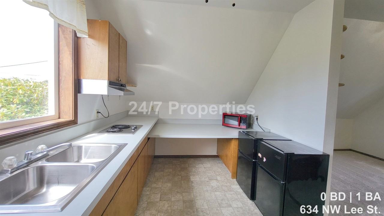 636 Nw Lee St - Photo 4 of 9