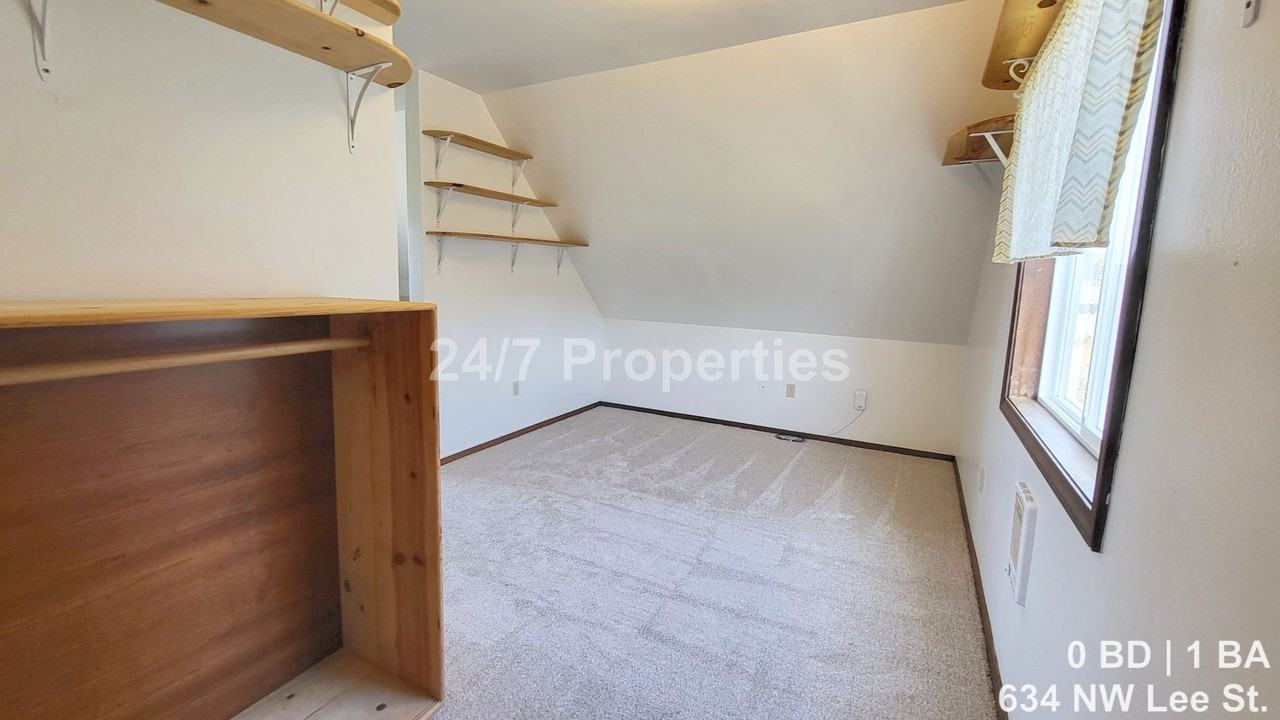 636 Nw Lee St - Photo 7 of 9