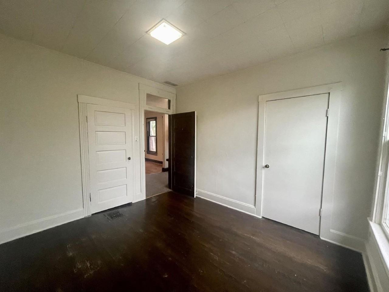 403 N Indiana Ave - Photo 2 of 27