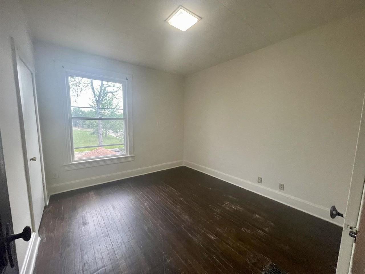 403 N Indiana Ave - Photo 4 of 27