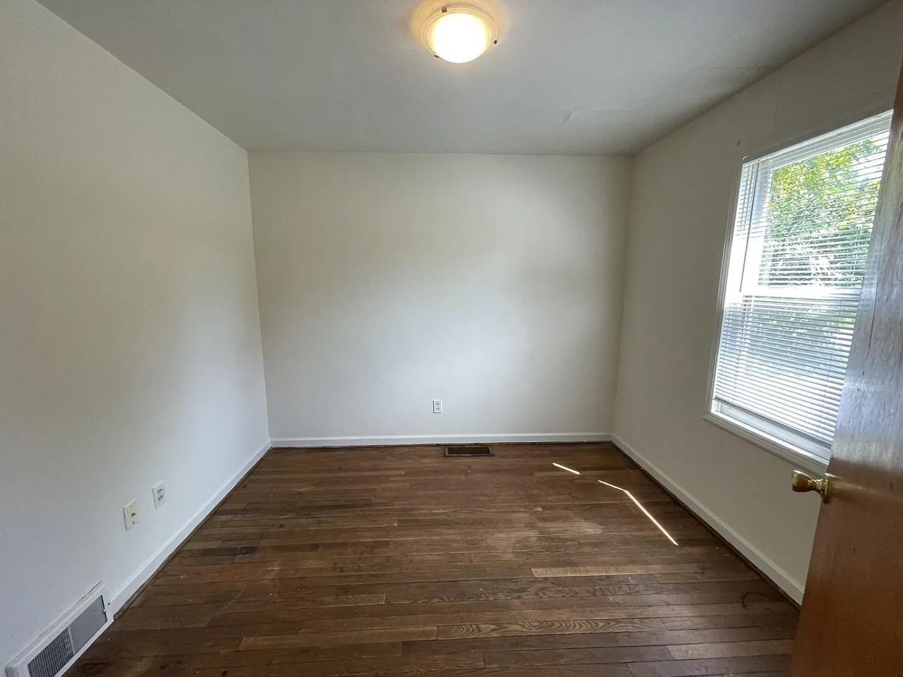 403 N Roosevelt St - Photo 7 of 25