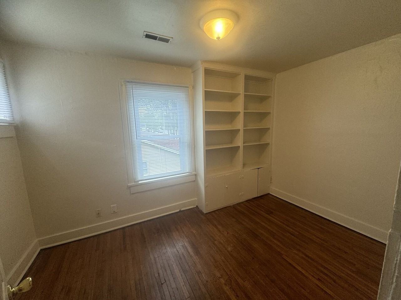 414 S Mitchell St - Photo 3 of 21