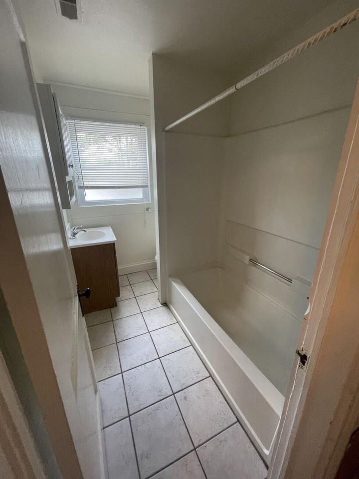 414 S Mitchell St - Photo 7 of 21