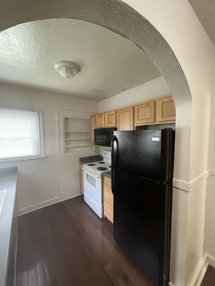 416 S Mitchell St - Photo 3 of 19