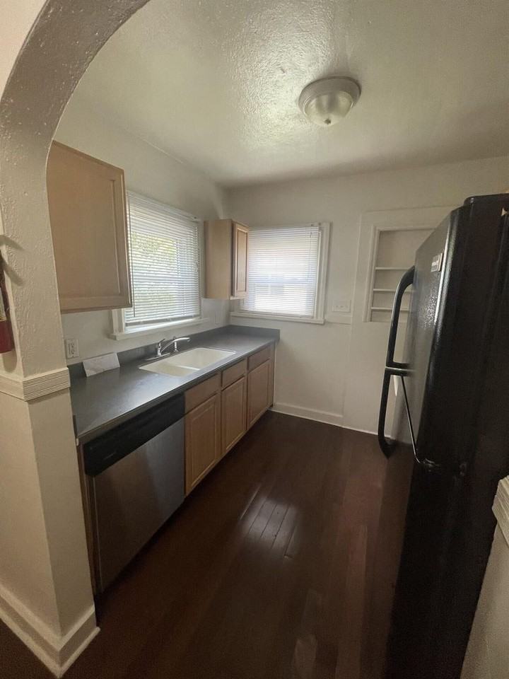 416 S Mitchell St - Photo 4 of 19