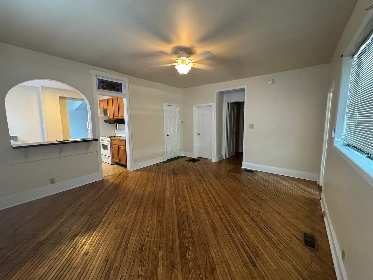 420 S Woodlawn Ave - Photo 3 of 47