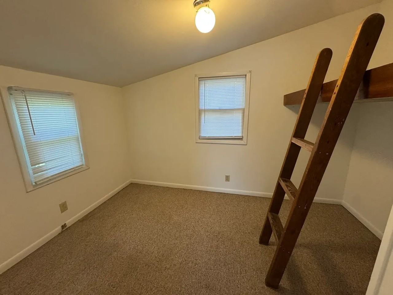 420 S Woodlawn Ave - Photo 6 of 47