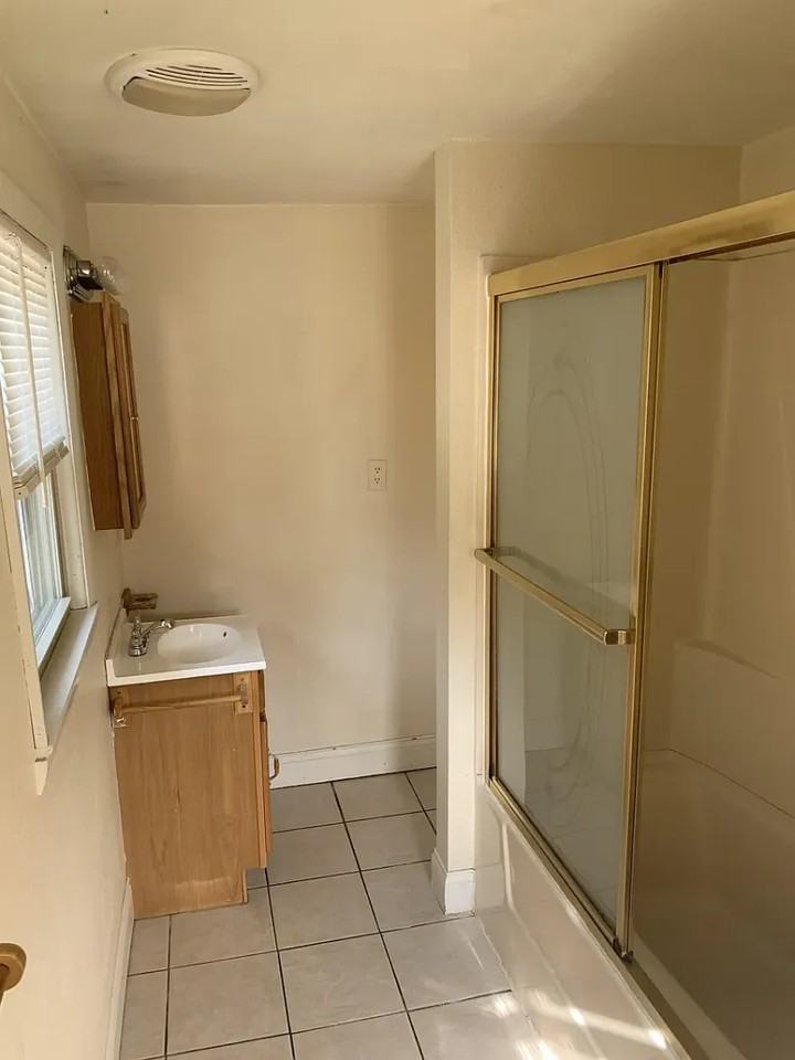 500 S Lincoln St - Photo 2 of 50