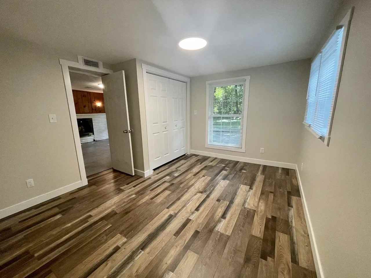 817 S Henderson St - Photo 2 of 50