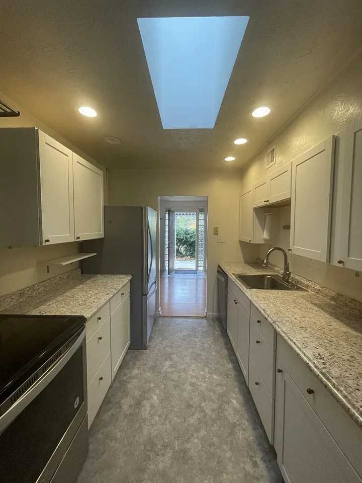 817 S Henderson St - Photo 4 of 50