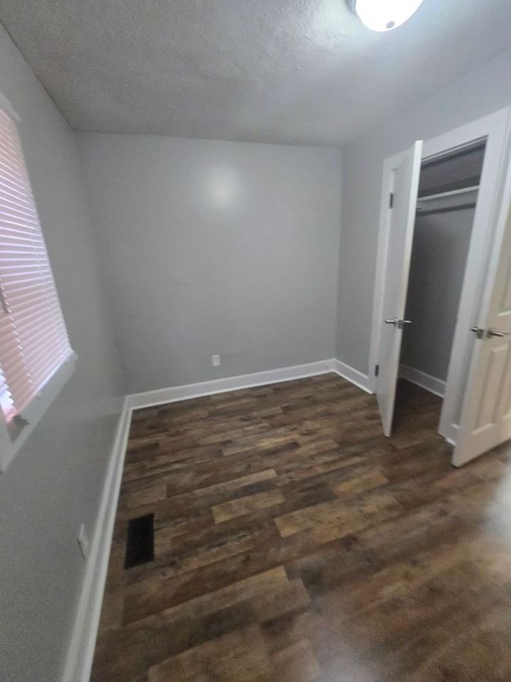 1314 W 26th St - Photo 6 of 8
