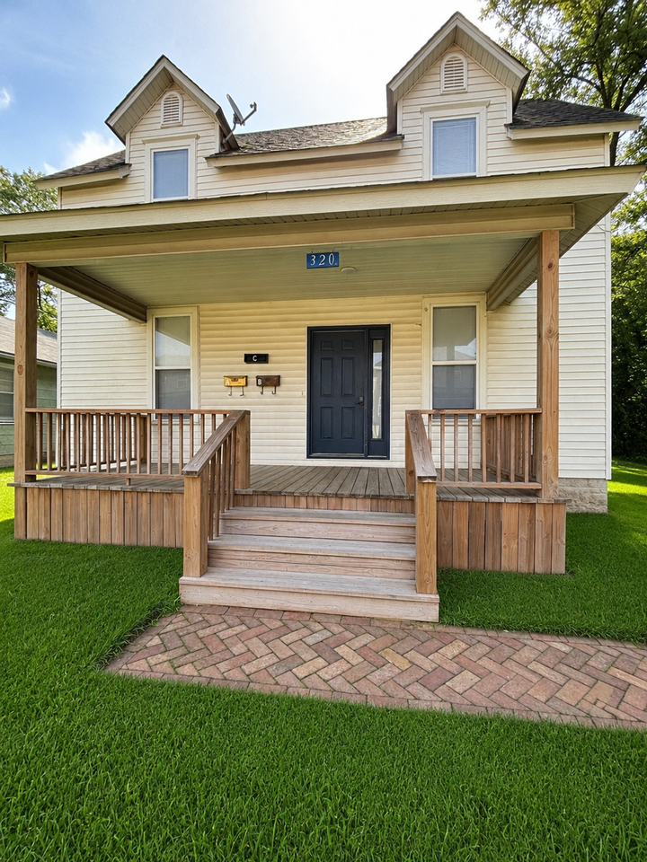 320 S Florence - Triplex - Photo 4 of 5