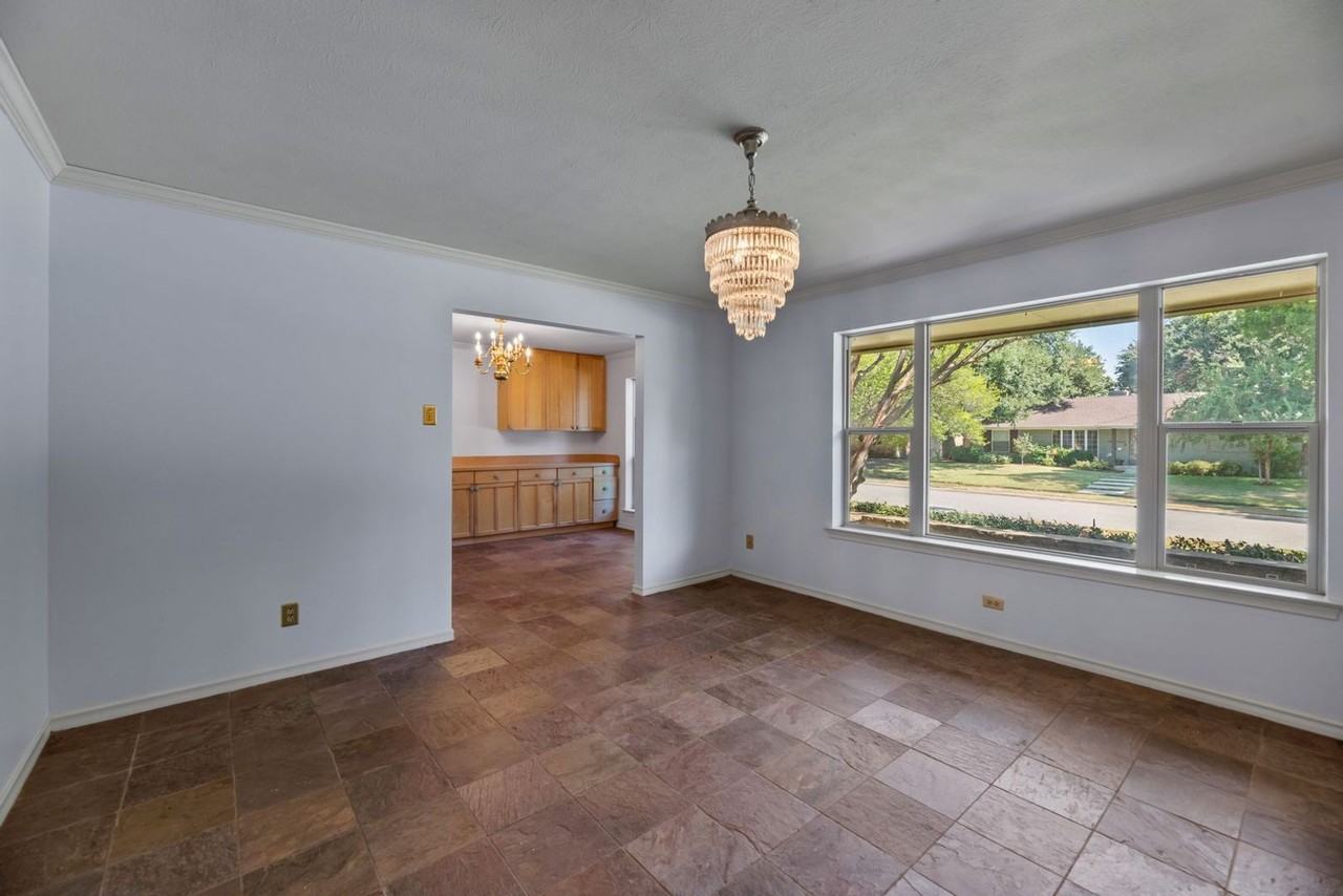6342 Annapolis Ln - Photo 4 of 36