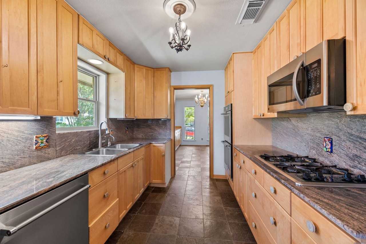 6342 Annapolis Ln - Photo 7 of 36