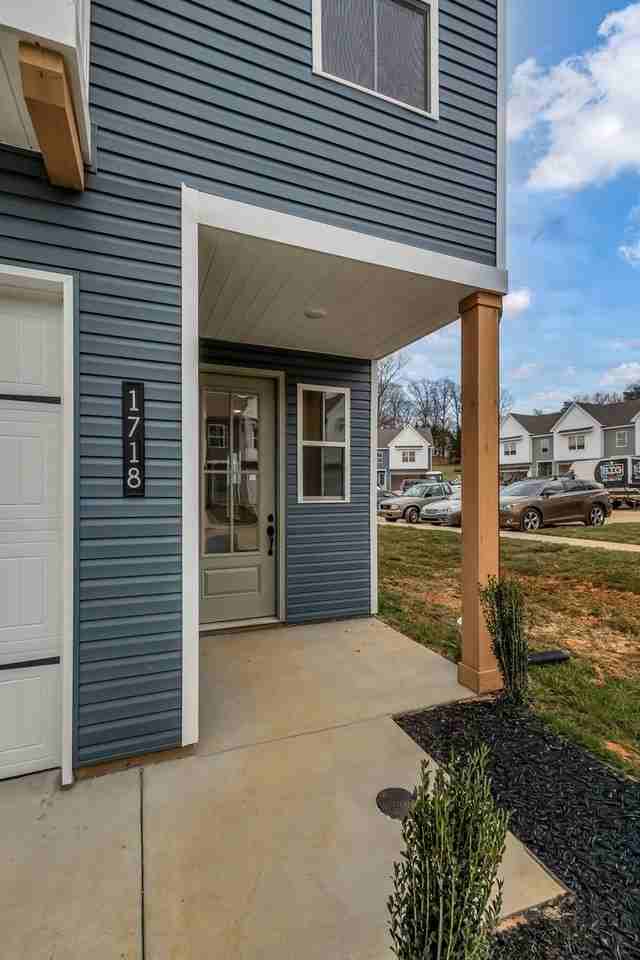 1718 Lateglow Way - Photo 4 of 39