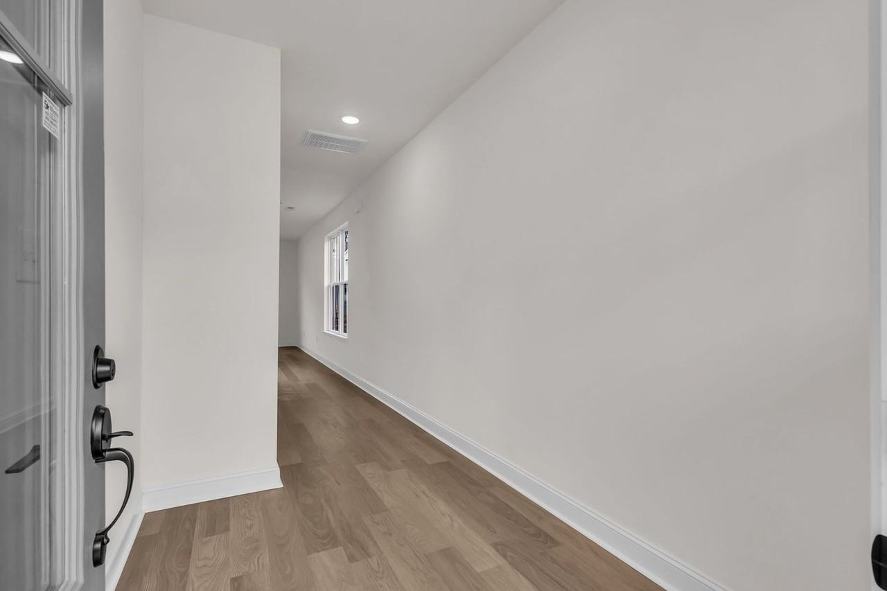 1718 Lateglow Way - Photo 5 of 39