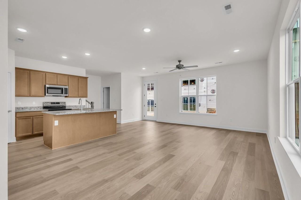 1718 Lateglow Way - Photo 7 of 39