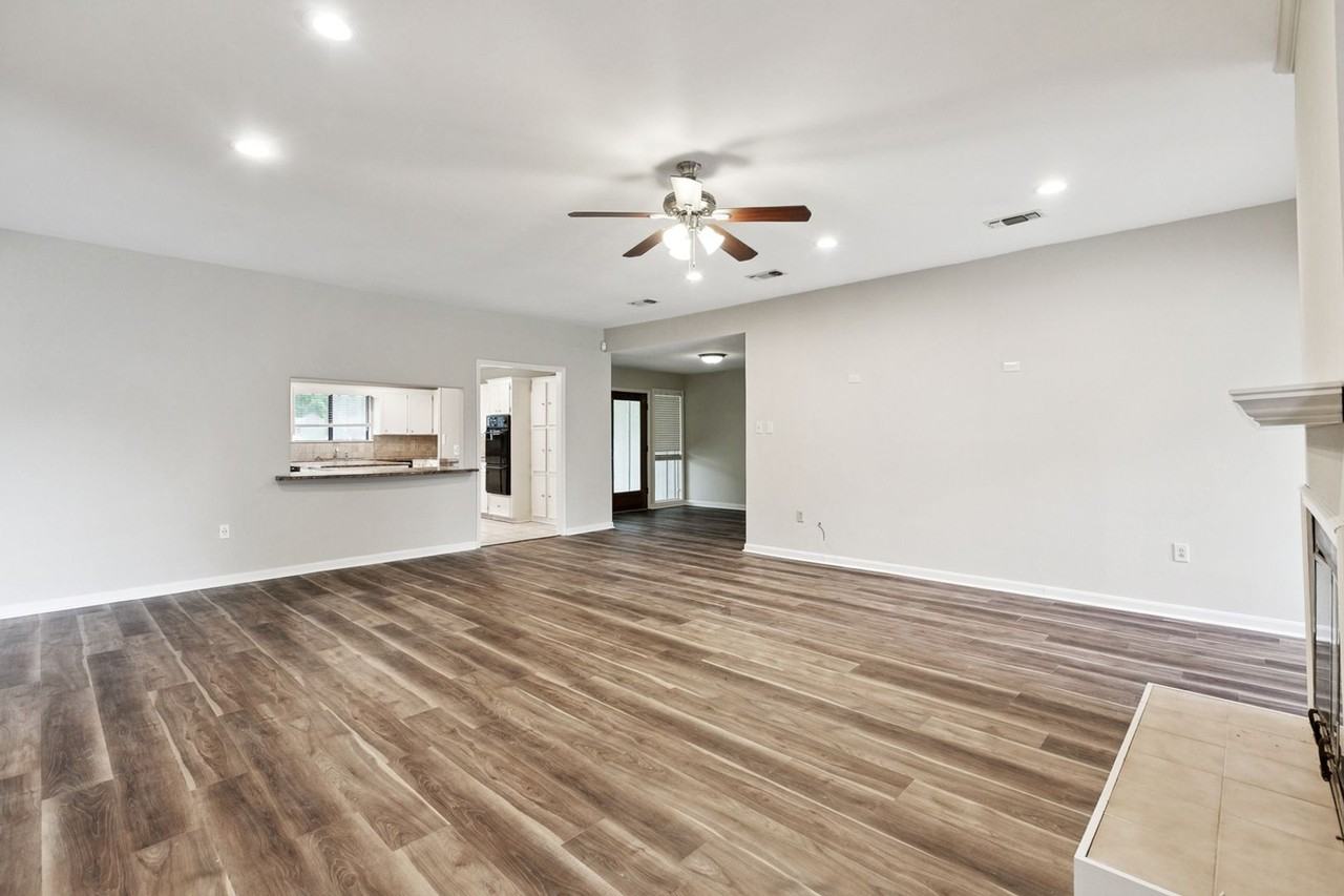 12037 Oak Haven Ave - Photo 4 of 27