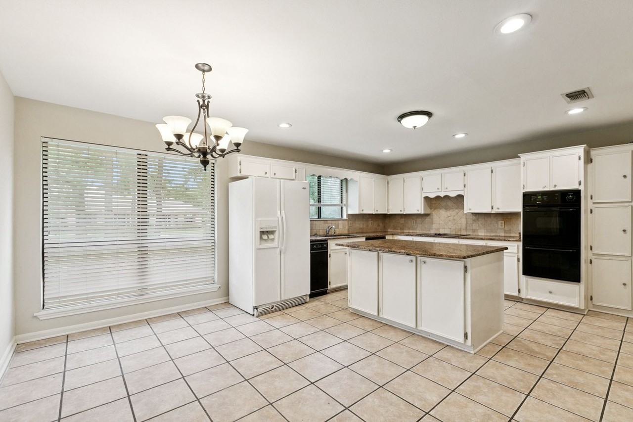 12037 Oak Haven Ave - Photo 7 of 27