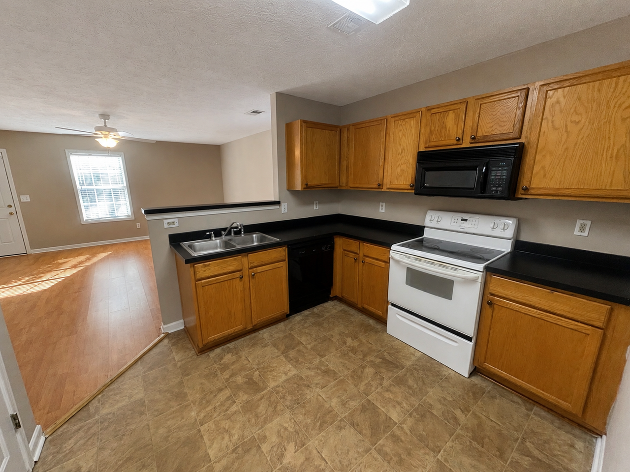 318 Castle Ridge Dr - Photo 7 of 25