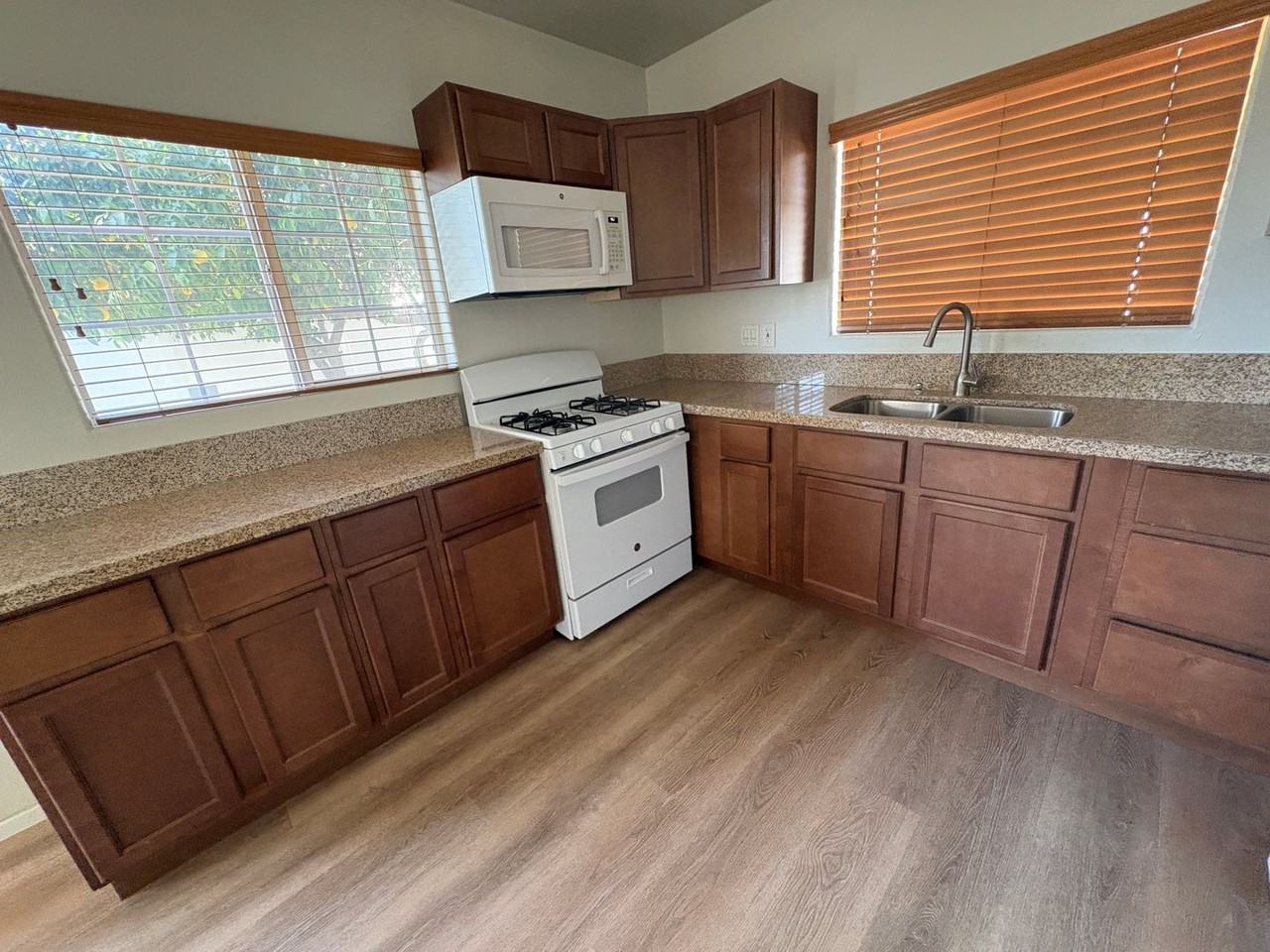 810 Campus Ave #2 - Photo 2 of 11