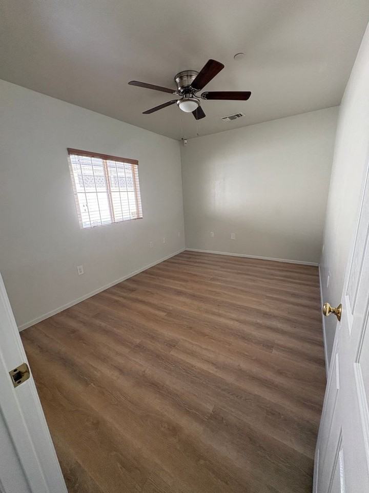 810 Campus Ave #2 - Photo 5 of 11