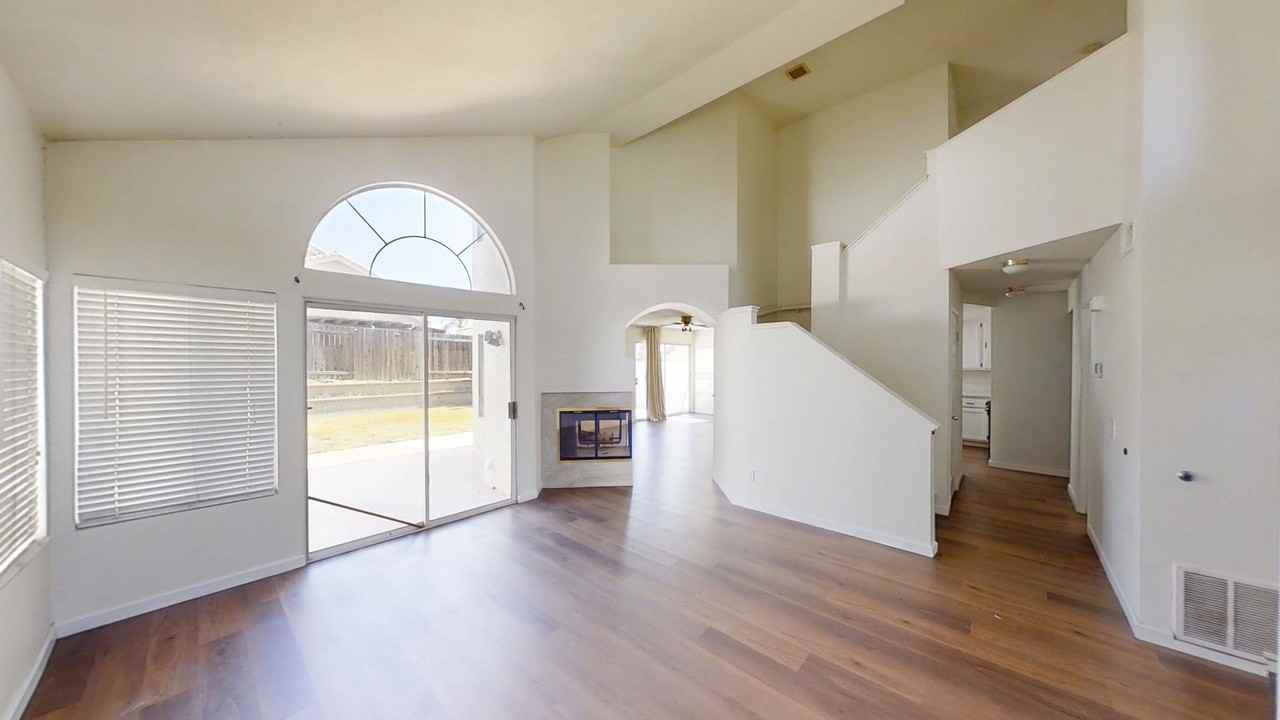 34907 Summerwood Dr - Photo 2 of 14