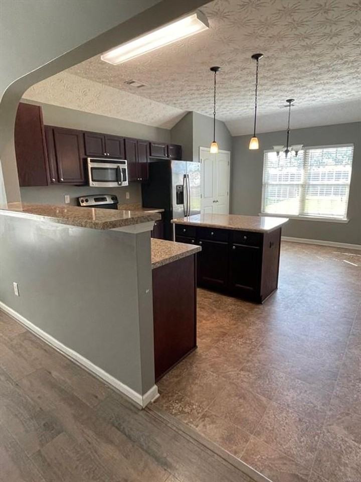 1667 Buena Vista Blvd - Photo 2 of 9