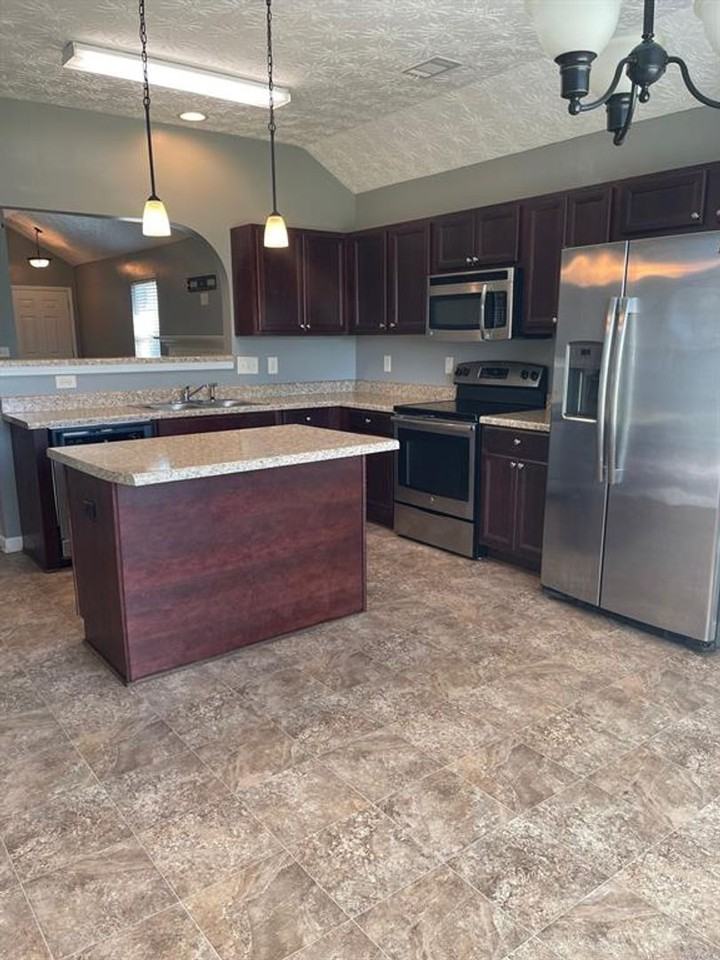 1667 Buena Vista Blvd - Photo 3 of 9