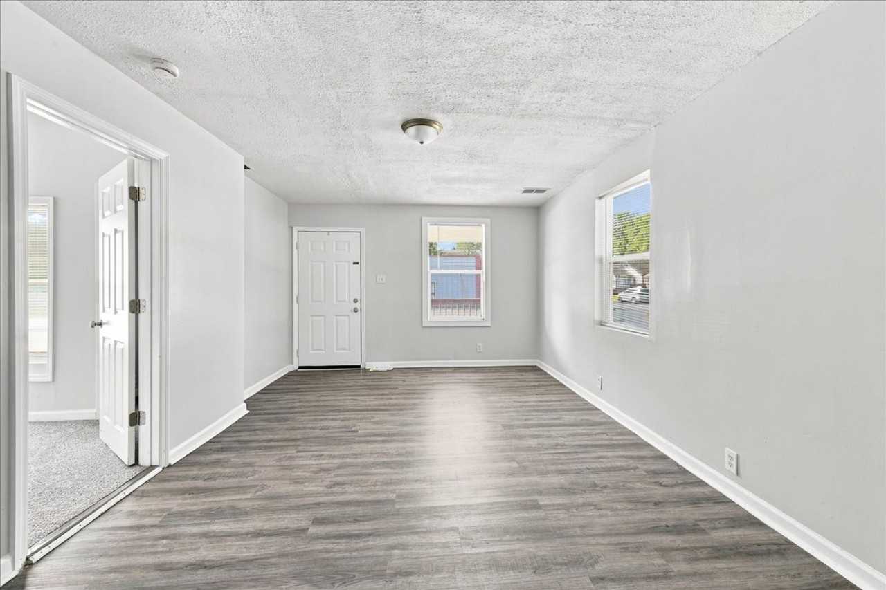 4004 E Michigan St - Photo 5 of 17