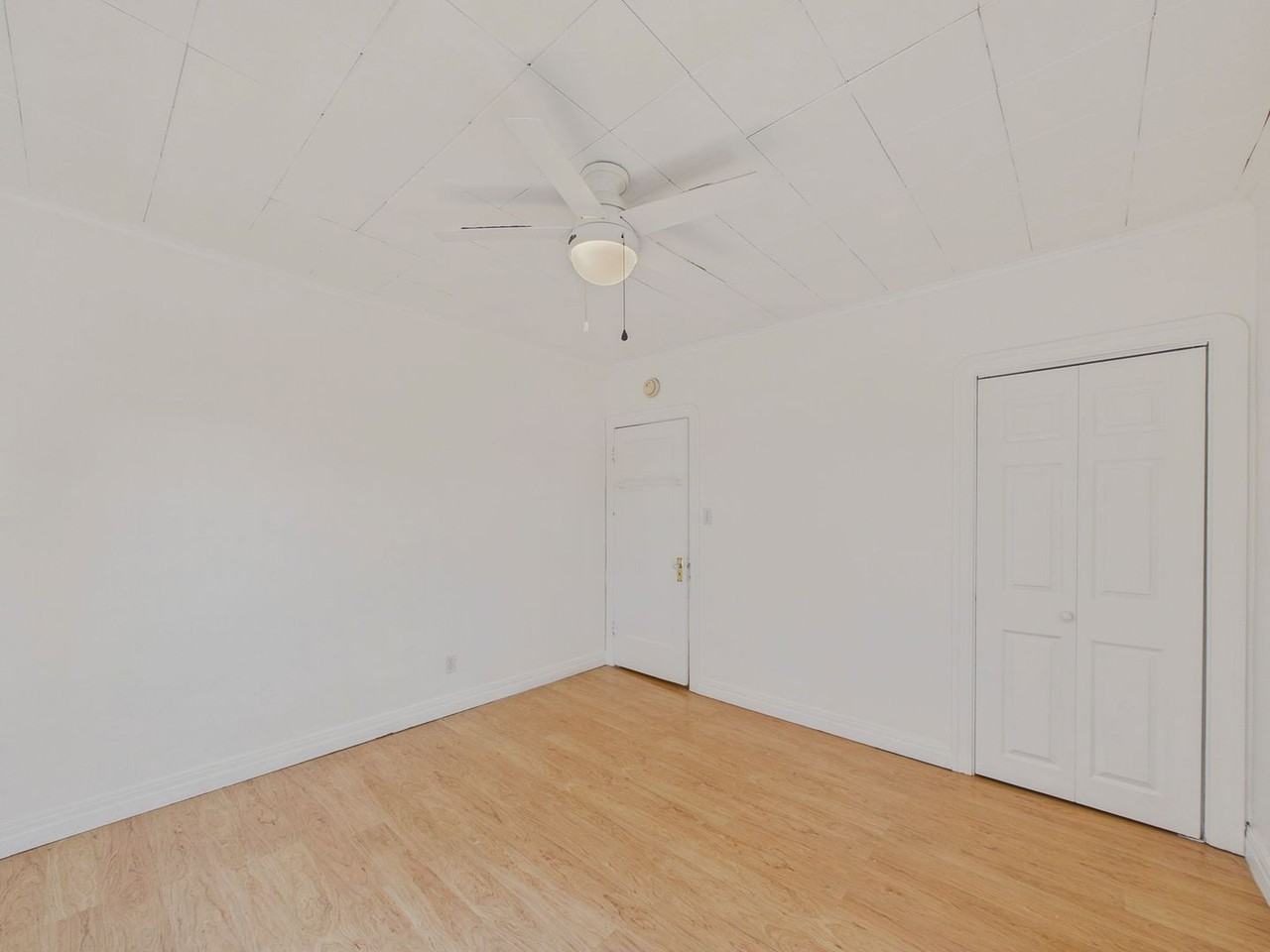 6321 Outlook Ave - Photo 6 of 23