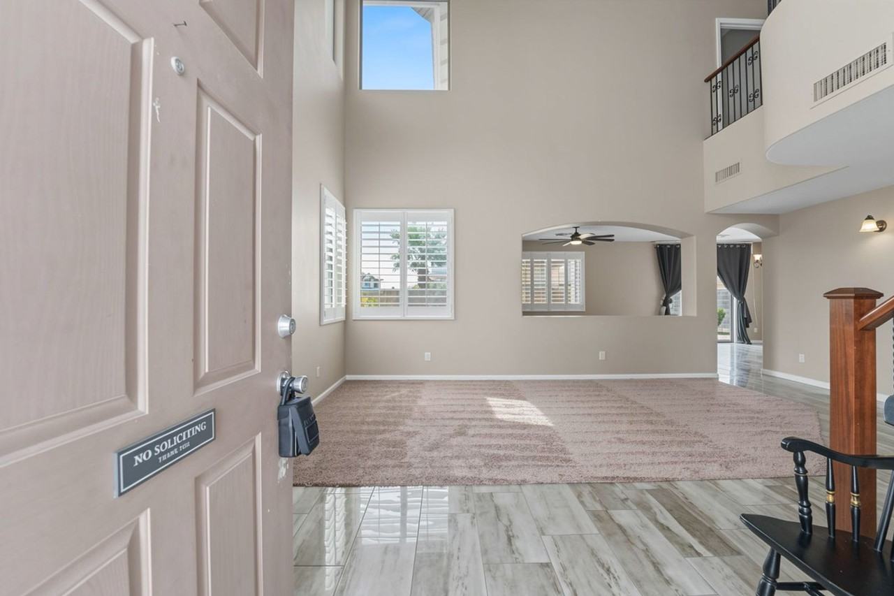 21338 N Cecil Ct - Photo 3 of 43