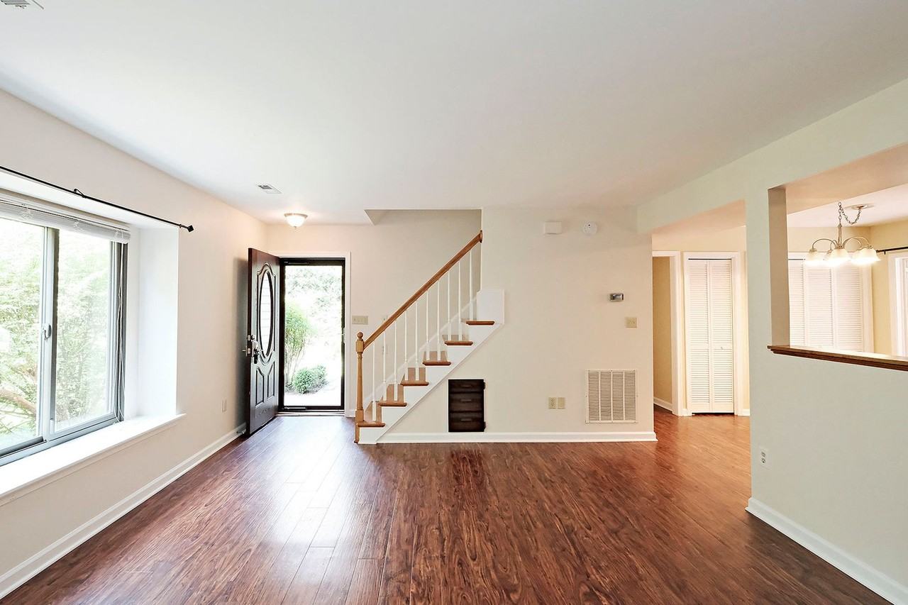 1011 Highlands Dr - Photo 3 of 24