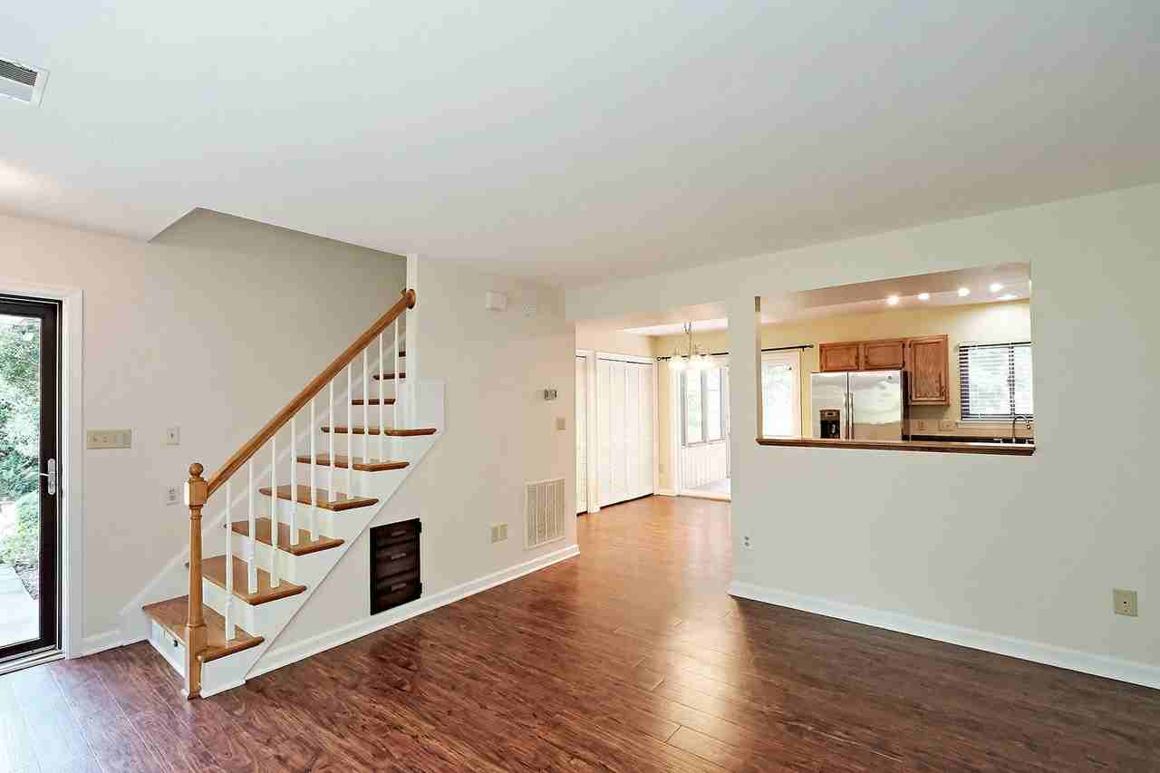 1011 Highlands Dr - Photo 4 of 24