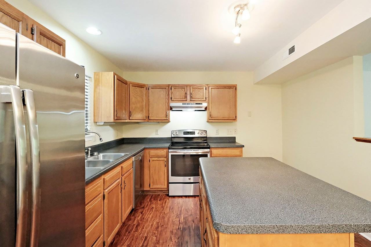 1011 Highlands Dr - Photo 5 of 24