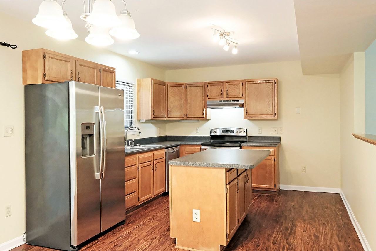 1011 Highlands Dr - Photo 6 of 24