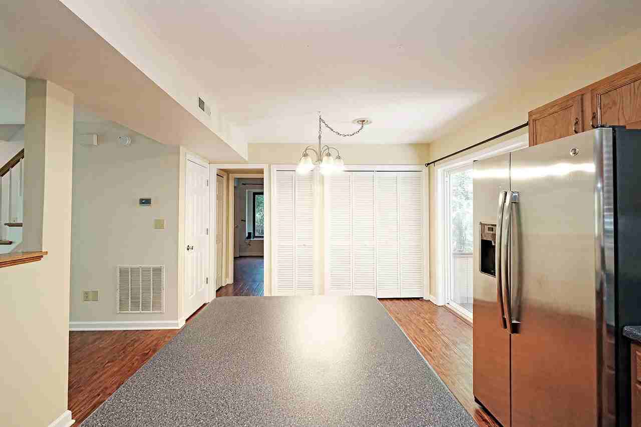 1011 Highlands Dr - Photo 7 of 24