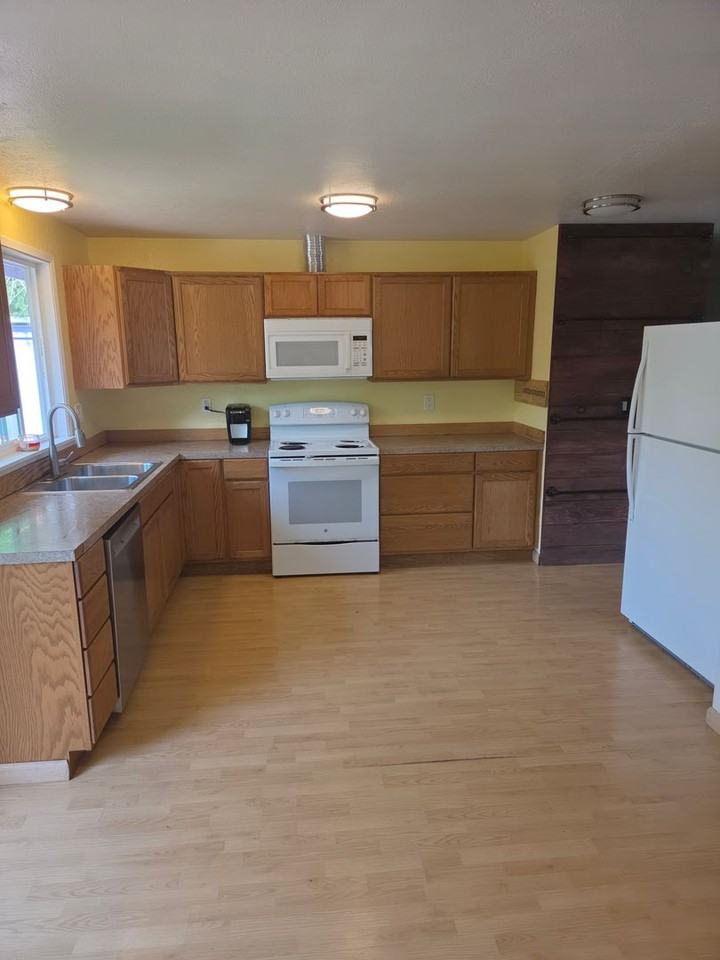 2315 Wilson Ave - Photo 2 of 13