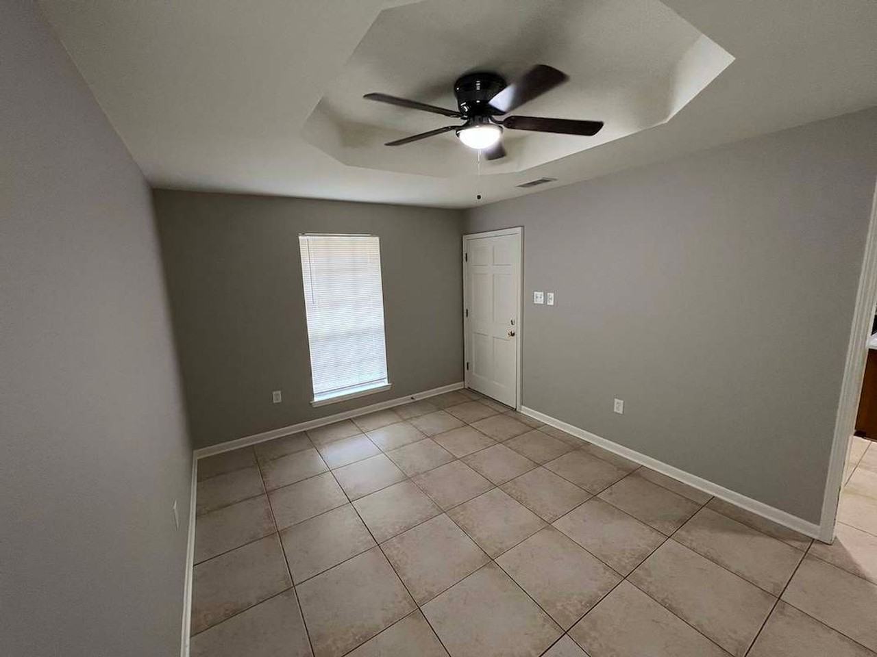 1114 Willow Creek Dr - Photo 3 of 33