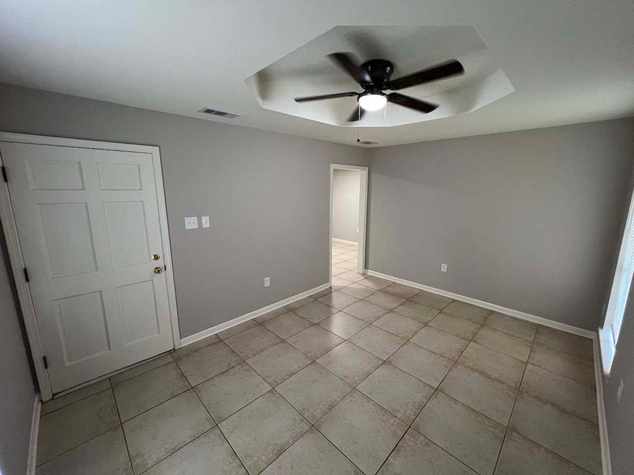 1114 Willow Creek Dr - Photo 4 of 33