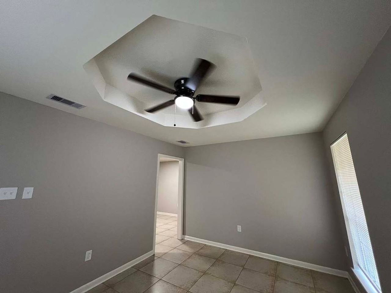 1114 Willow Creek Dr - Photo 5 of 33