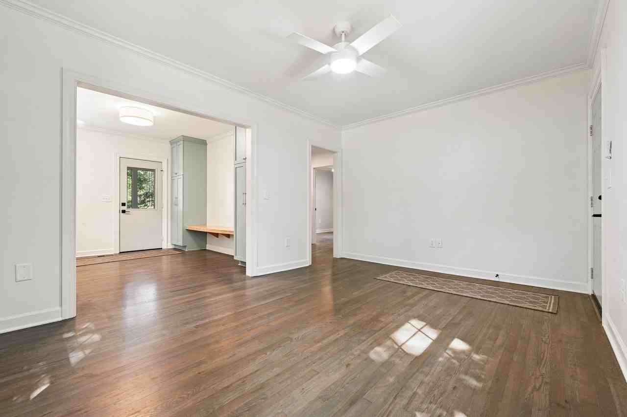35 Rogerson Dr - Photo 4 of 18