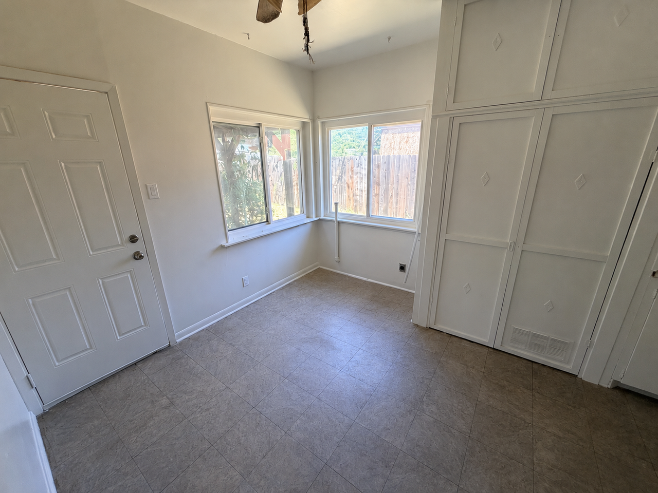 201 N Jefferson St - Photo 4 of 9