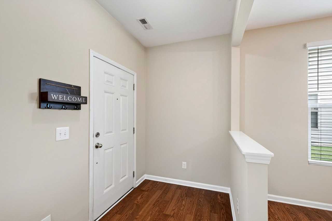 4490 Middletown Dr - Photo 4 of 39