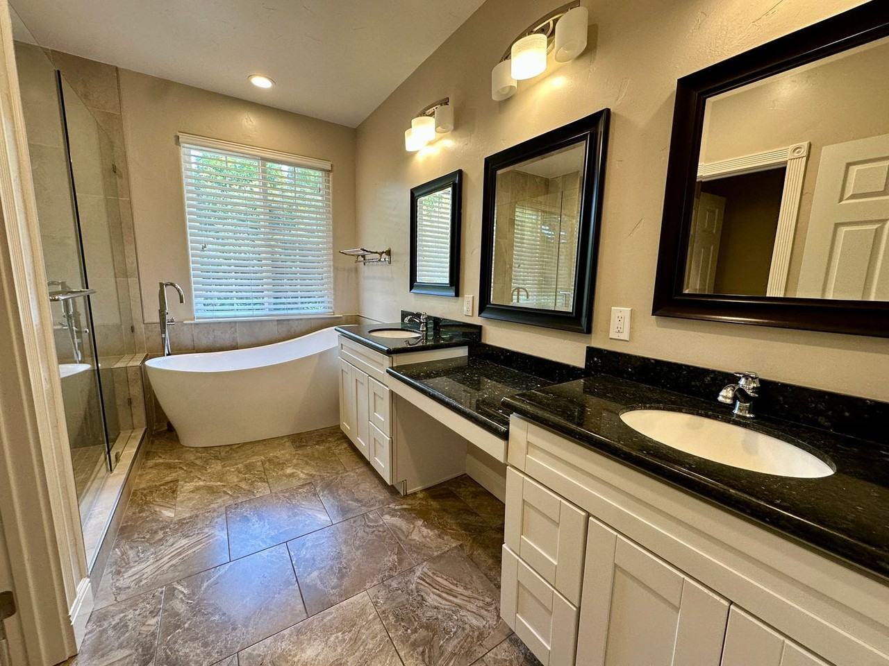 565 Eden Ct - Photo 2 of 12