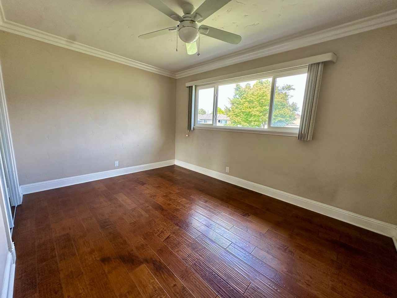 565 Eden Ct - Photo 5 of 12