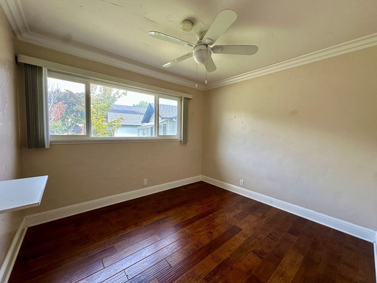 565 Eden Ct - Photo 6 of 12