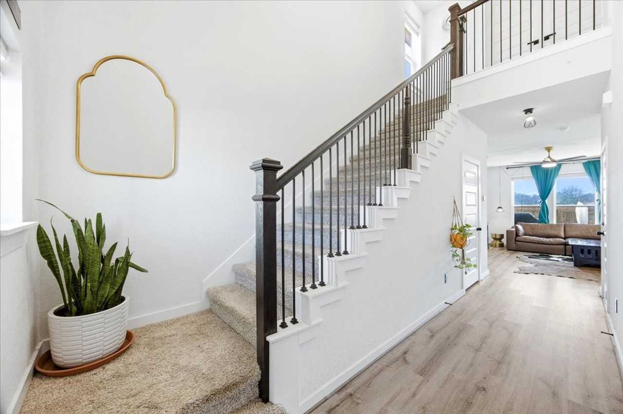 4710 Audubon Pl - Photo 5 of 29
