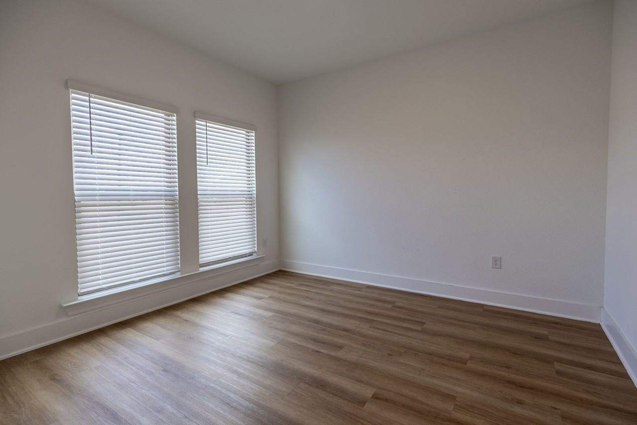 11006 Secretariat Blvd - Photo 5 of 25